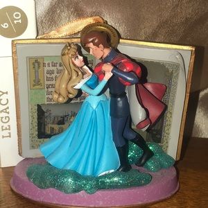 Ornament y “sleeping beauty” and prince